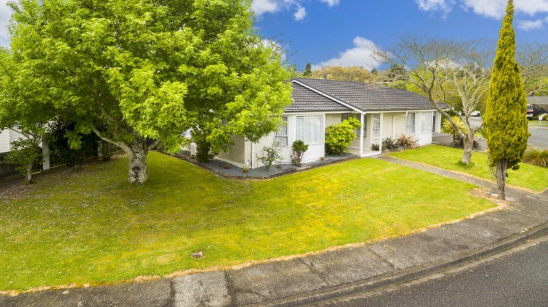 4 Roband Crescent, Brown Owl, Upper Hutt - Carousel 2