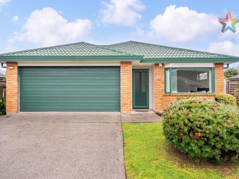 28 Talbot Grove, Trentham, Upper Hutt - Carousel 1