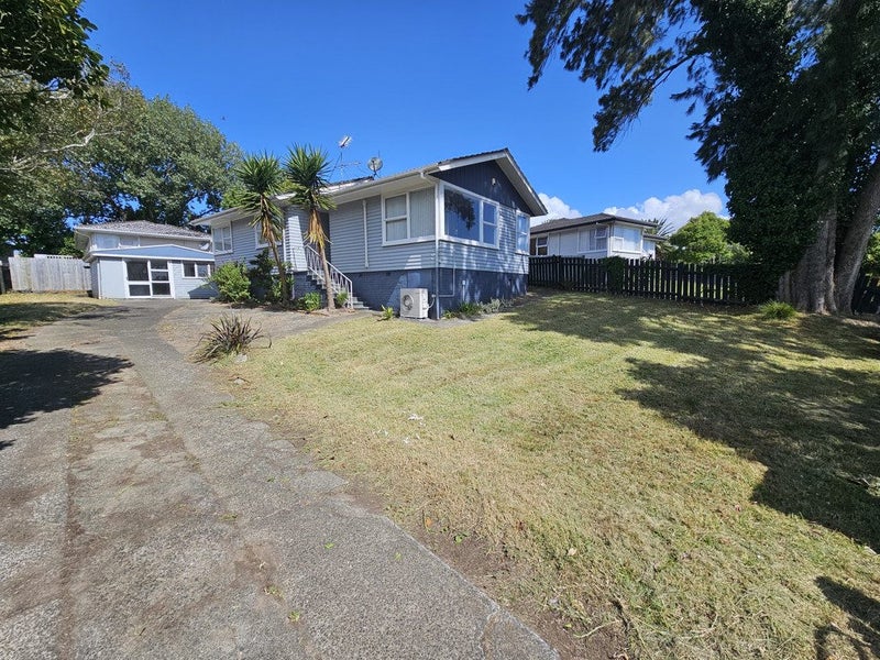 18 Hobart Crescent, Wattle Downs, Auckland - Carousel 1