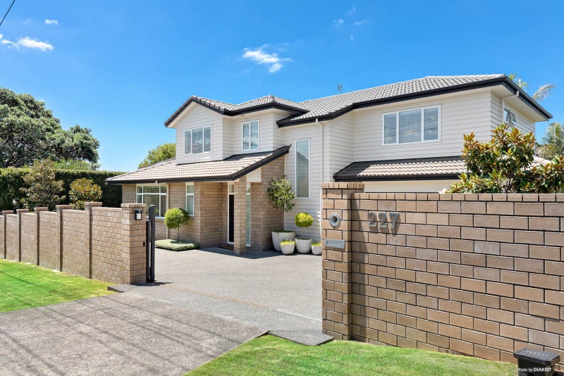 227 Beach Road, Campbells Bay, Auckland - Carousel 2