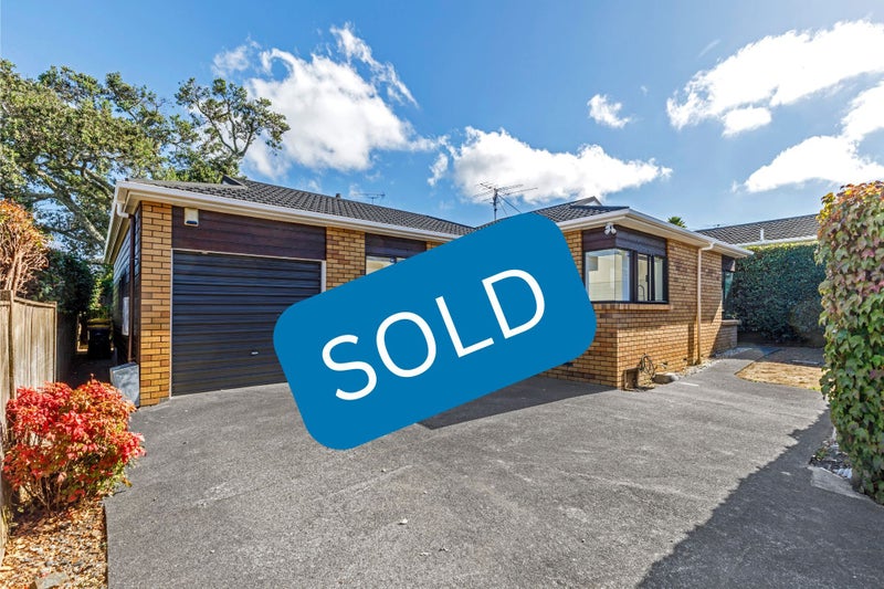 2/11 Gordon Avenue, Forrest Hill, Auckland - Carousel 1