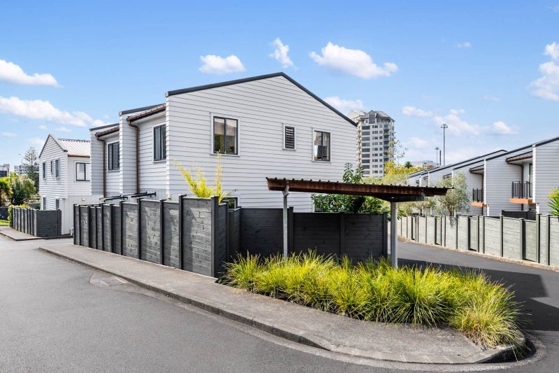 30/3 Burton Street, Grafton, Auckland - Carousel 1