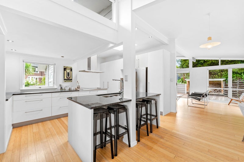 1 Garmons Way, Castor Bay, Auckland - Carousel 2