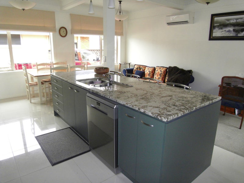 73 Cook Street, Hamilton East, Hamilton - Carousel 2