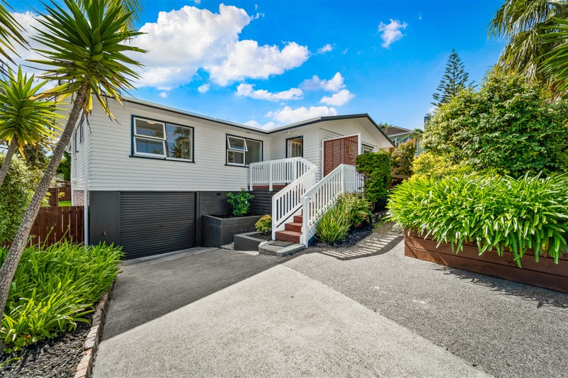 70 Blakeborough Drive, Forrest Hill, Auckland - Carousel 1