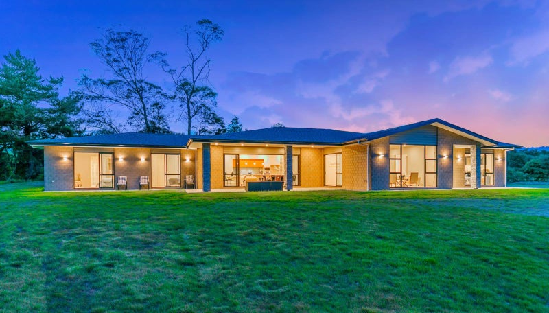 19 Nola Road, Oratia, Auckland - Carousel 2