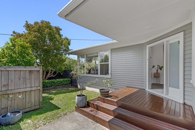 27 Norcross Avenue, Henderson, Auckland - Carousel 1