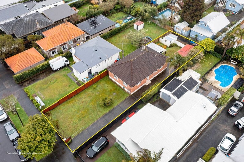 19 Rama Road, Point Chevalier, Auckland - Carousel 1