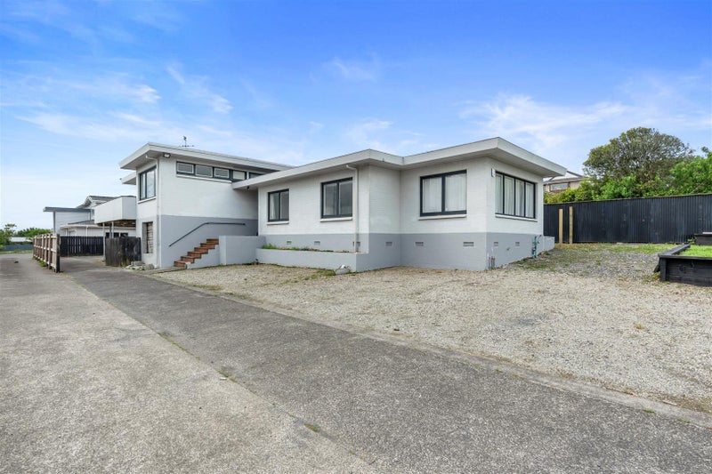 46 Redoubt Road, Goodwood Heights, Auckland - Carousel 1