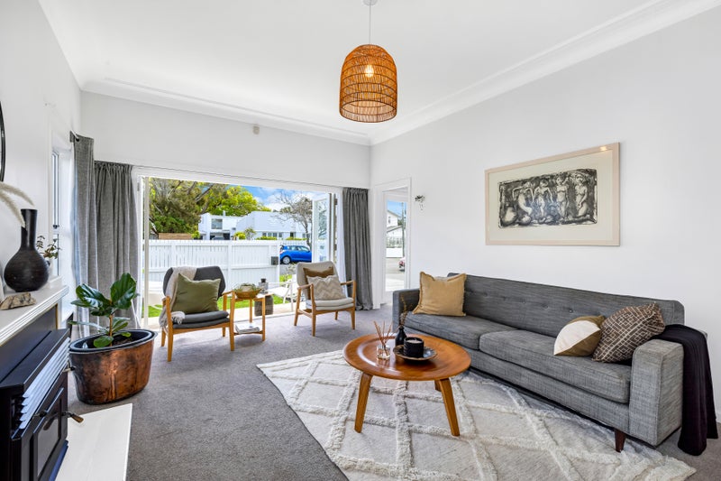 17 Buxton Street, Point Chevalier, Auckland - Carousel 2