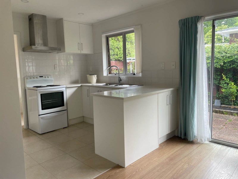 1/5 Vivian Wilson Drive, Eastern Beach, Auckland - Carousel 2