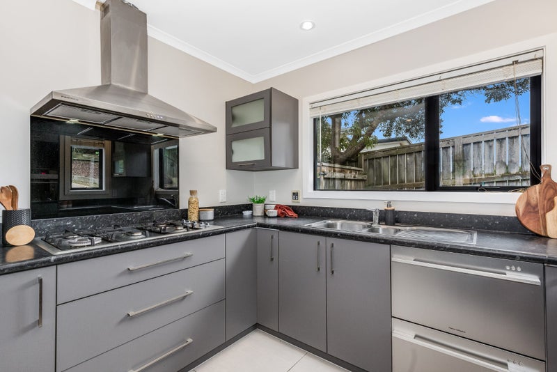 25 Kaimai Place, Aotea, Porirua - Carousel 2