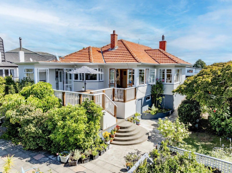 16 Napier Terrace, Hospital Hill, Napier - Carousel 1
