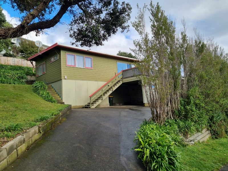7 Brora Crescent, Papakowhai, Porirua - Carousel 1