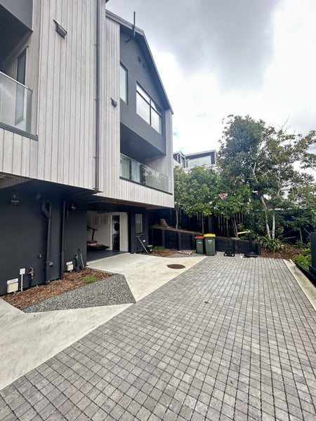 25 Penzance Road, Mairangi Bay, Auckland - Carousel 2