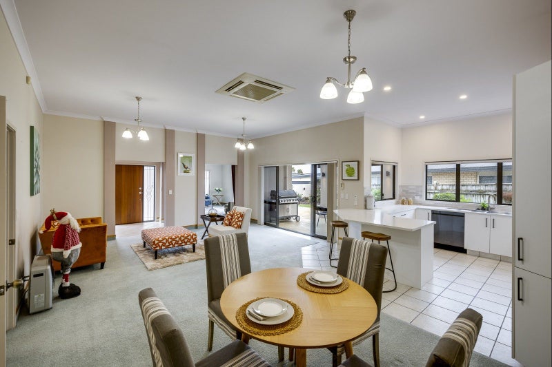 3 Phoenix Place, Havelock North, Havelock North - Carousel 1