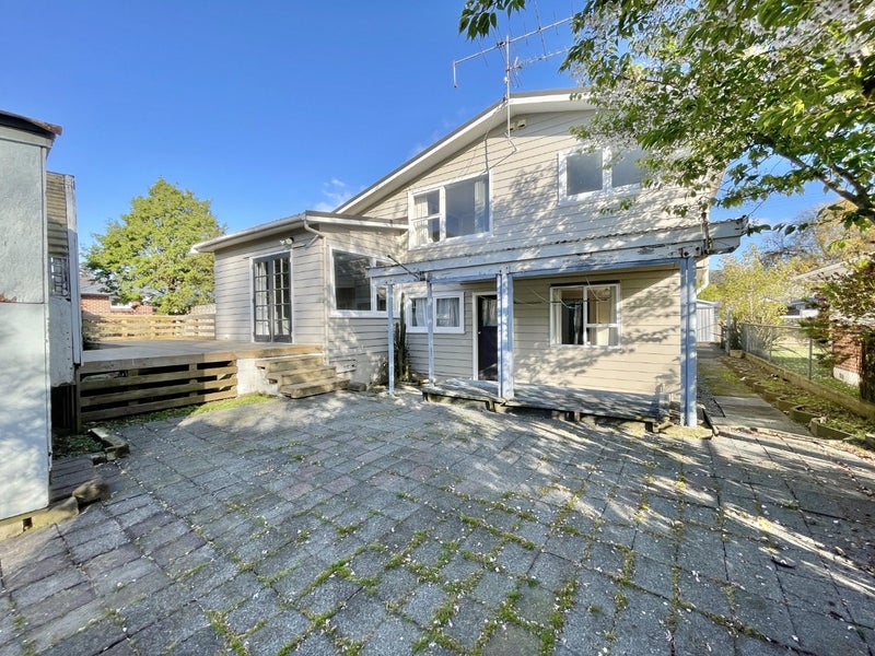 1129 Fergusson Drive, Clouston Park, Upper Hutt - Carousel 2