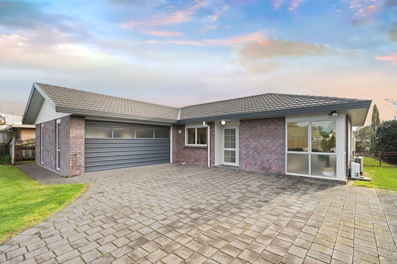 34 MacMurdo Avenue, Glenview, Hamilton - Carousel 2