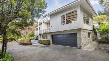 100 Larsen Crescent, Tawa, Wellington - Carousel 1