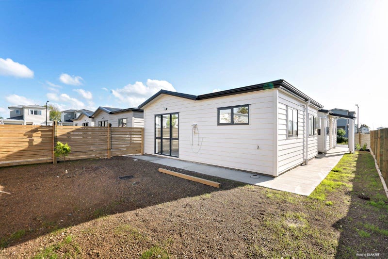 4 Divide Loop, Takanini, Auckland - Carousel 1