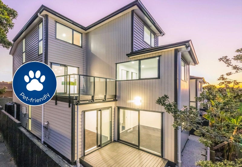 31A Waddell Avenue, Point England, Auckland - Carousel 1
