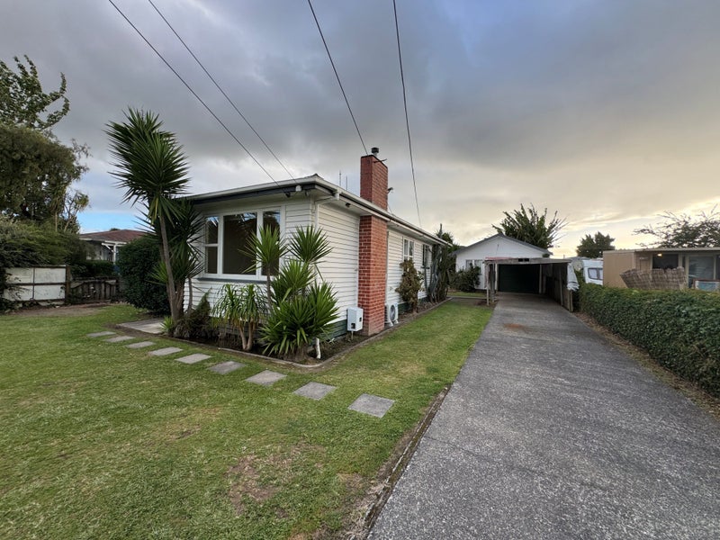 15 Dalesford Street, Silverdale, Hamilton - Carousel 1