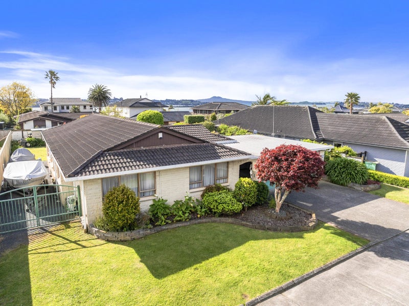 11 Broman Place, Half Moon Bay, Auckland - Carousel 2