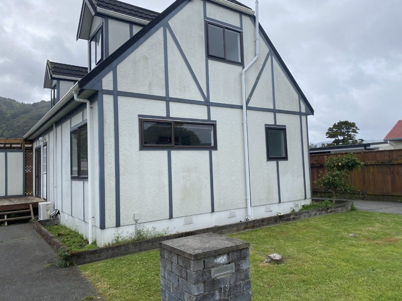 13 California Drive, Totara Park, Upper Hutt - Carousel 17