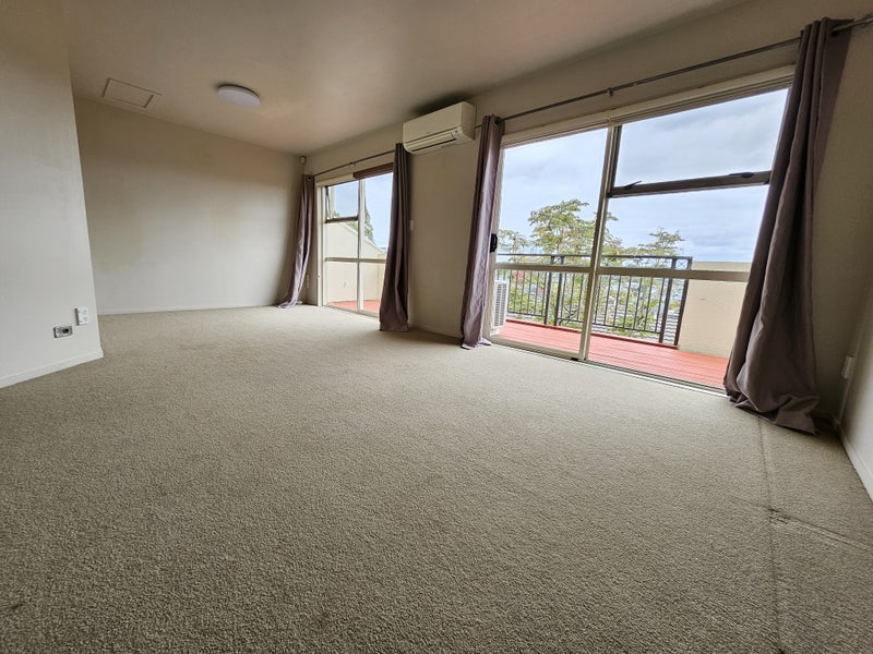 7/11 Spencer Road, Oteha, Auckland - Carousel 1