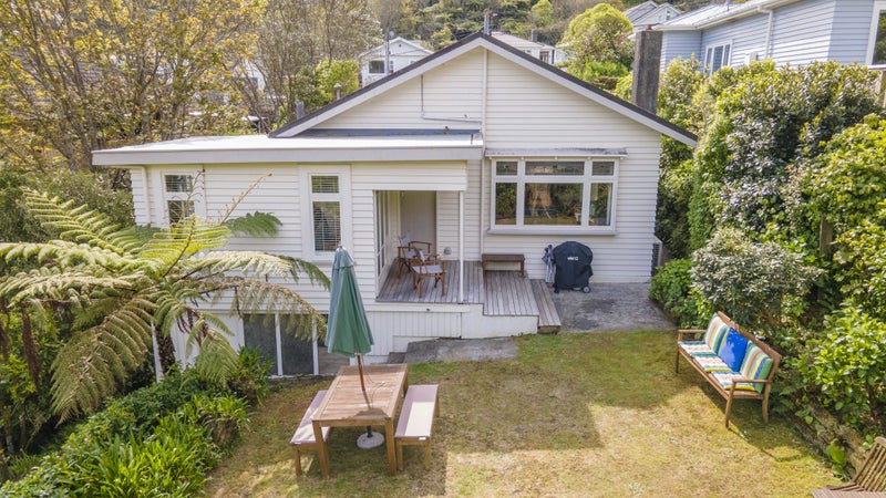 18 Omar Street, Khandallah, Wellington - Carousel 2