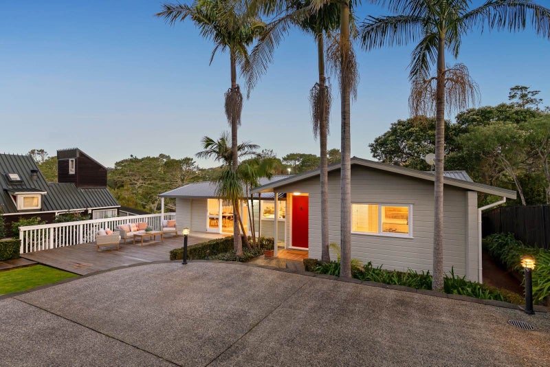 18 Sandford Street, Campbells Bay, Auckland - Carousel 1