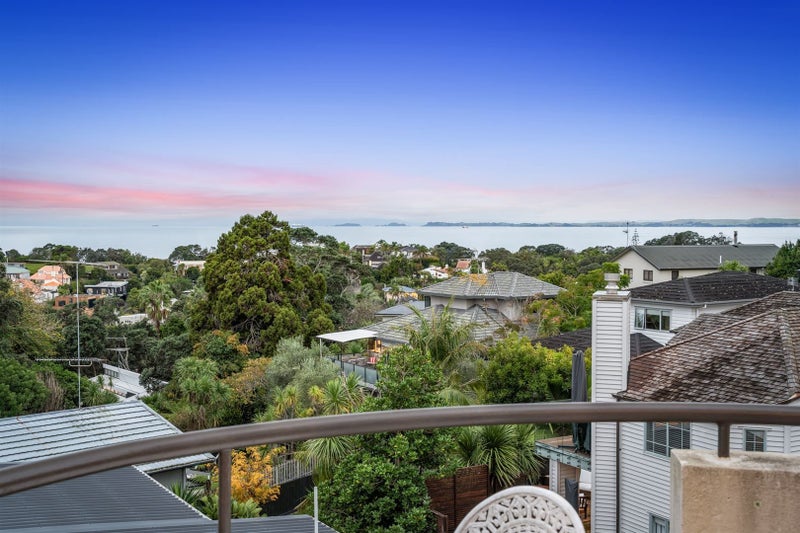 2/21 Eastcliffe Road, Castor Bay, Auckland - Carousel 1