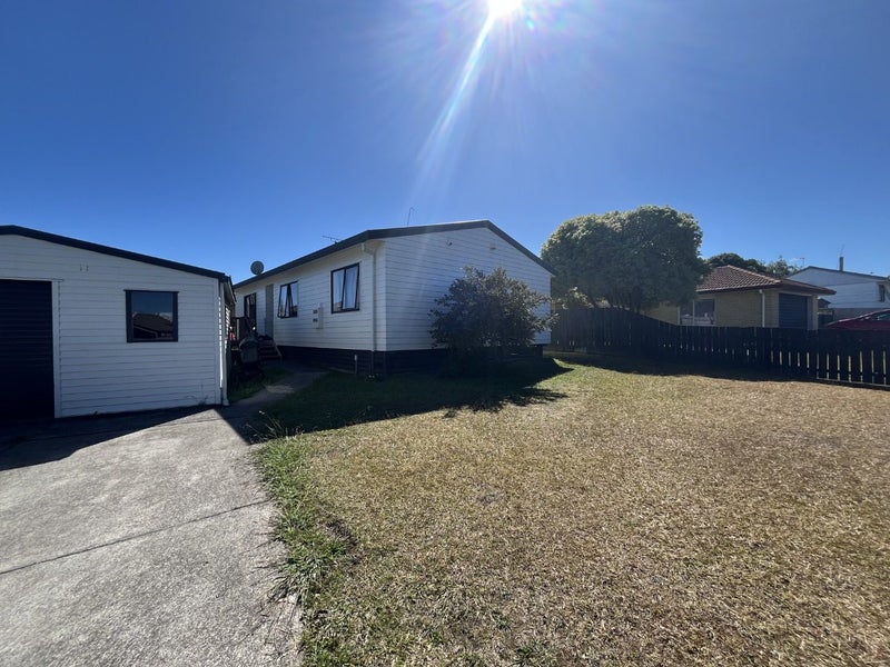 17 Bernina Place, Weymouth, Auckland - Carousel 1