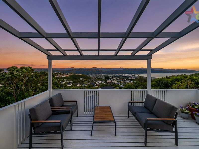 35 Acacia Avenue, Maungaraki, Lower Hutt - Carousel 1