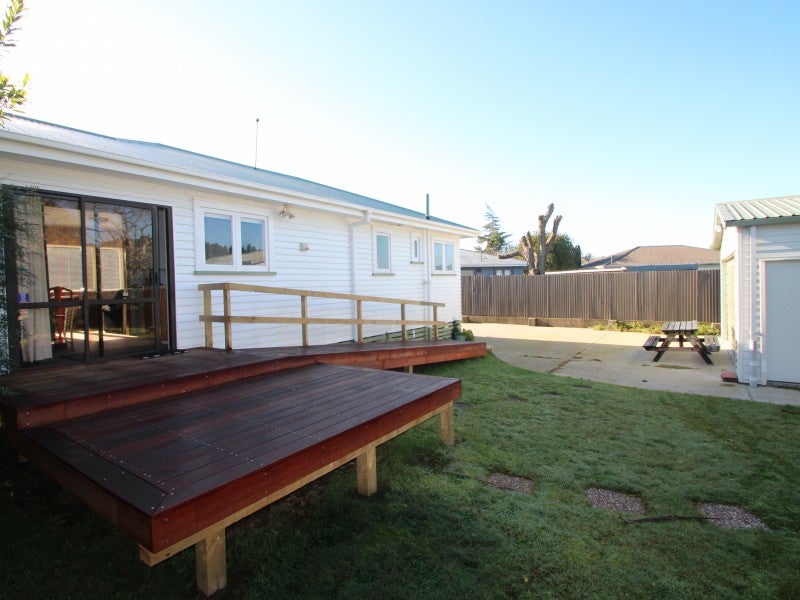 56 Montgomery Crescent, Bader, Hamilton - Carousel 2