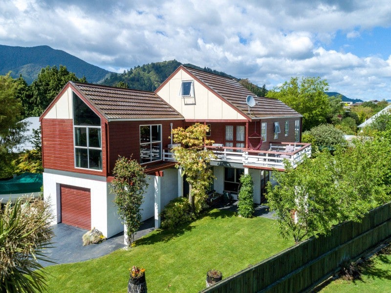 2 Huia Street, Waikawa, Picton - Carousel 1