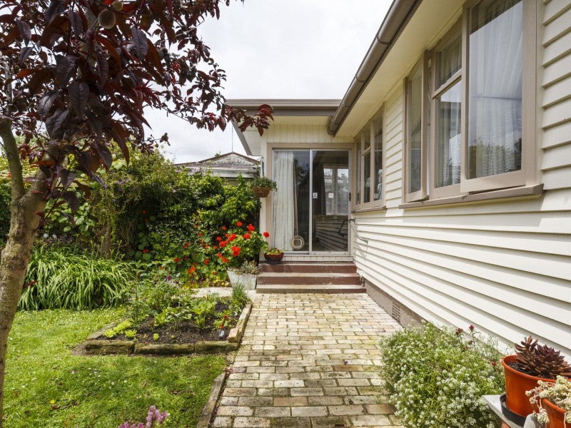 8 Montrose Place, Takaro, Palmerston North - Carousel 14