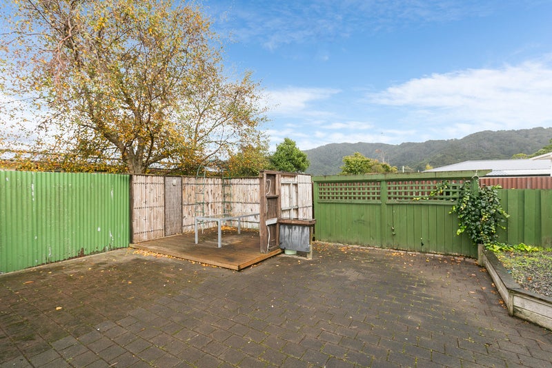 42 Parkway, Wainuiomata, Lower Hutt - Carousel 13