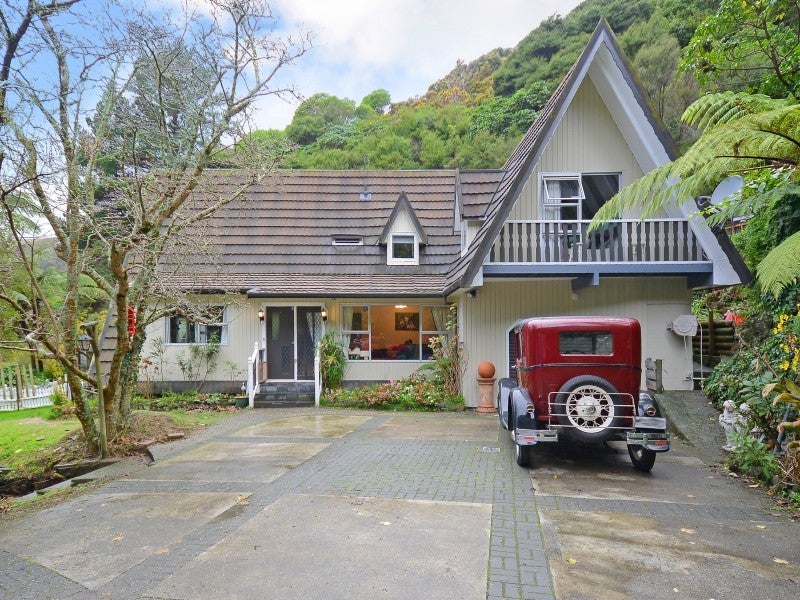 7 Volkner Grove, Waterloo, Lower Hutt - Carousel 1