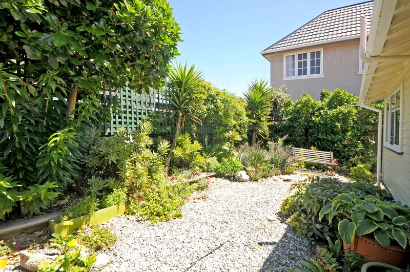 44 Apu Crescent, Lyall Bay, Wellington - Carousel 21