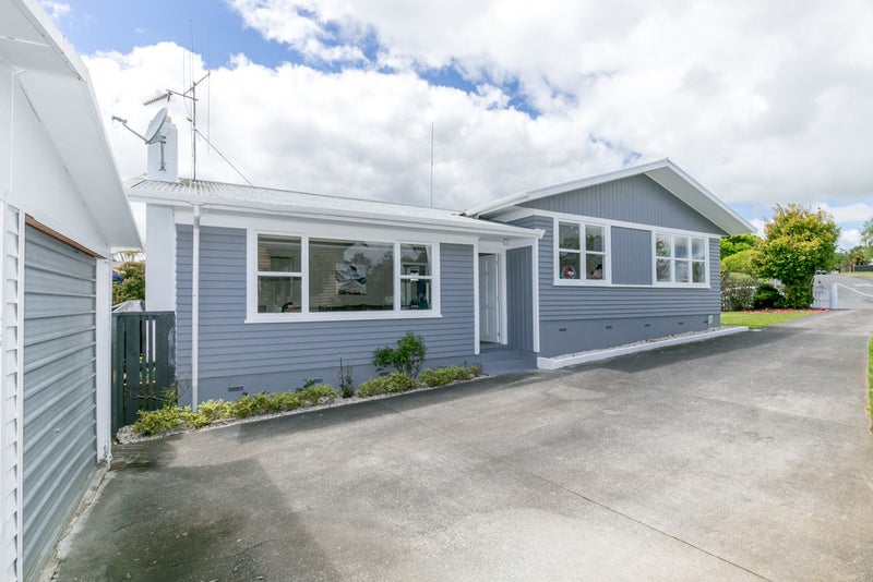 82 Amanda Avenue, Dinsdale, Hamilton - Carousel 1