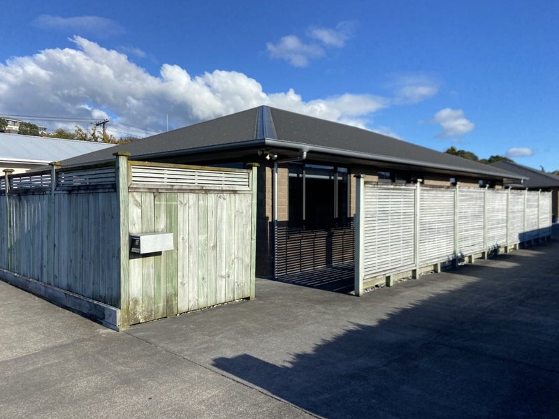 28 Queens Road, Glen Avon, New Plymouth - Carousel 1