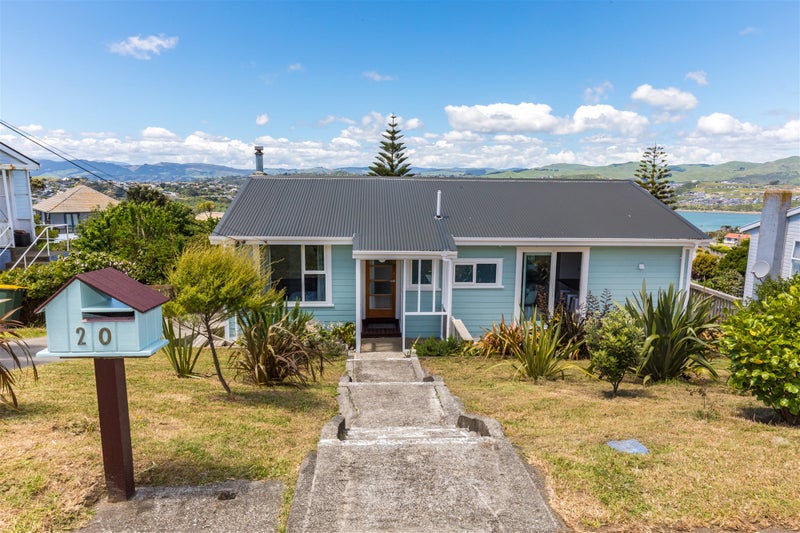 20 Hiwi Crescent, Titahi Bay, Porirua - Carousel 1