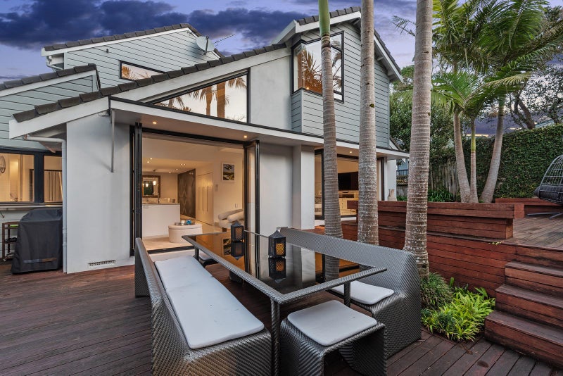 8A THE ESPLANADE, Campbells Bay, Auckland - Carousel 1