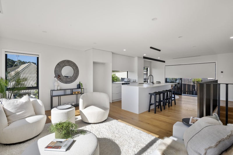 1/2 Park Rise, Campbells Bay, Auckland - Carousel 1