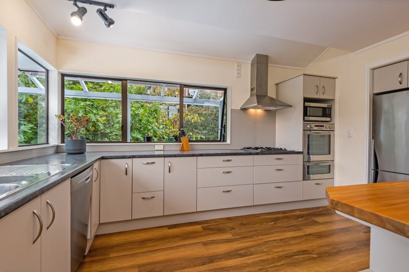 32 Springdale Grove, Fitzherbert, Palmerston North - Carousel 2