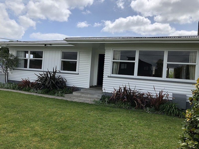 81 Lewis Street, Glenview, Hamilton - Carousel 2