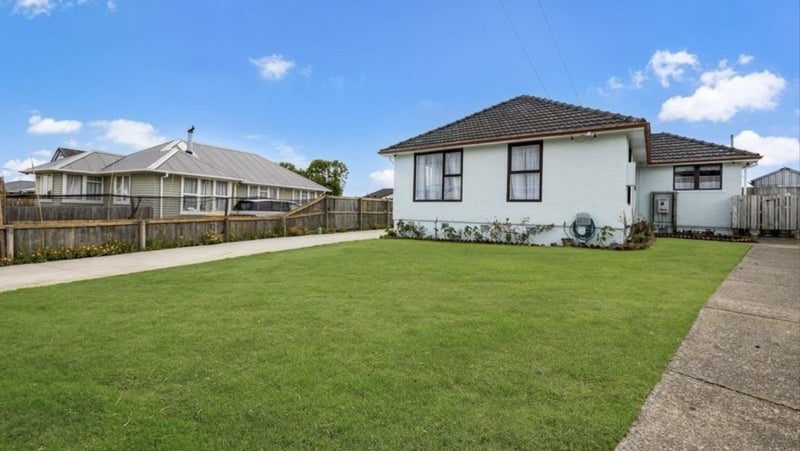 41 Merrington Crescent, Aranui, Christchurch - Carousel 1