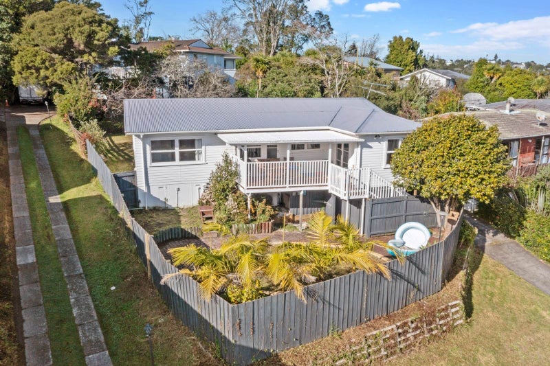 24 Waverley Avenue, Glenfield, Auckland - Carousel 1
