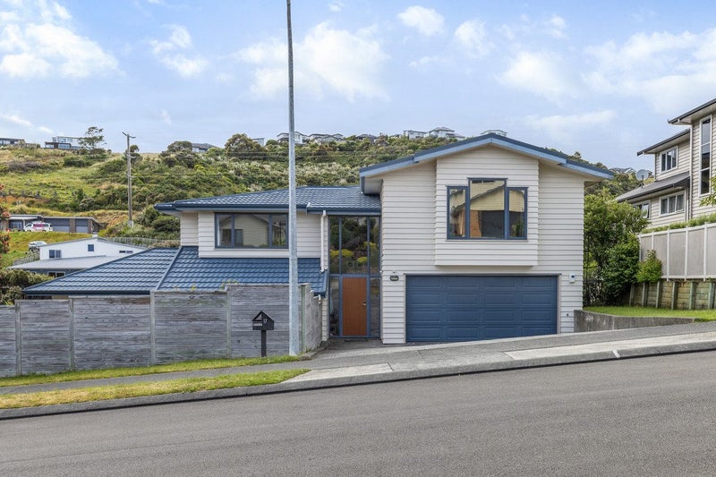 17 Endeavour Drive, Whitby, Porirua - Carousel 1
